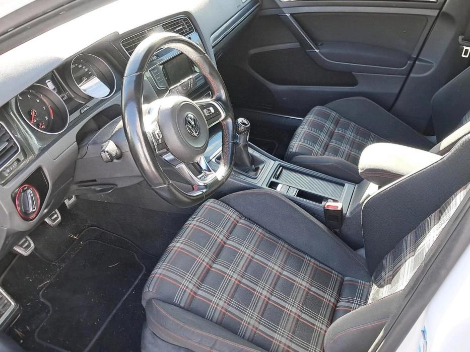 VOLKSWAGEN Golf 2013