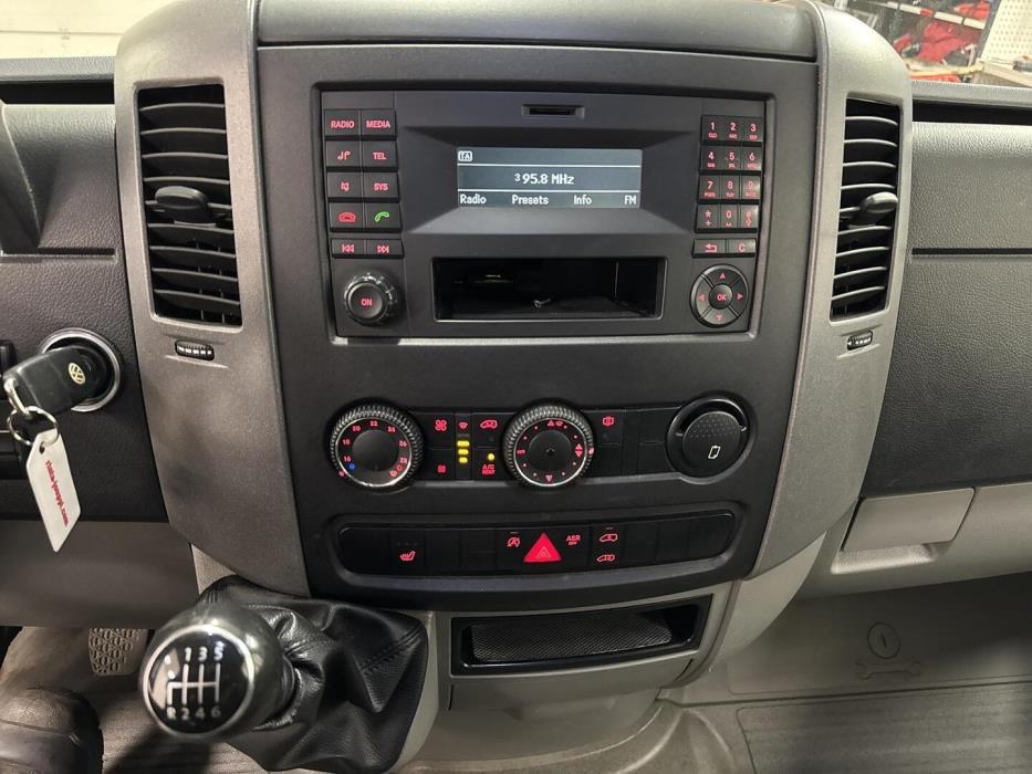 VOLKSWAGEN Crafter 2014