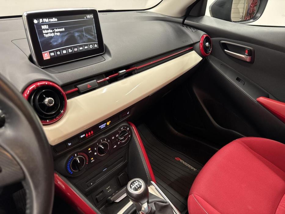 MAZDA 2 2016