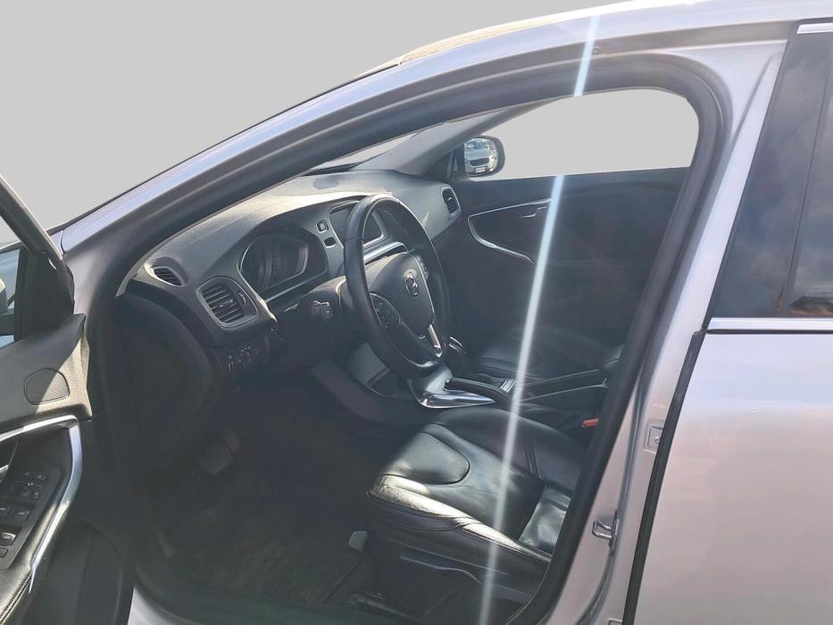 VOLVO V40 2017