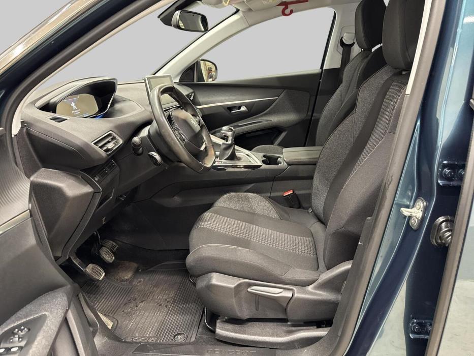 PEUGEOT 5008 2018