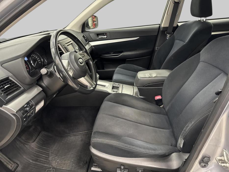 SUBARU Outback 2012