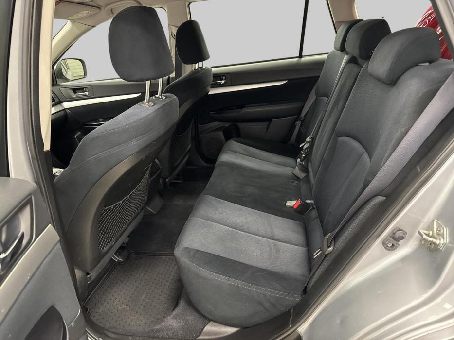 SUBARU Outback 2012