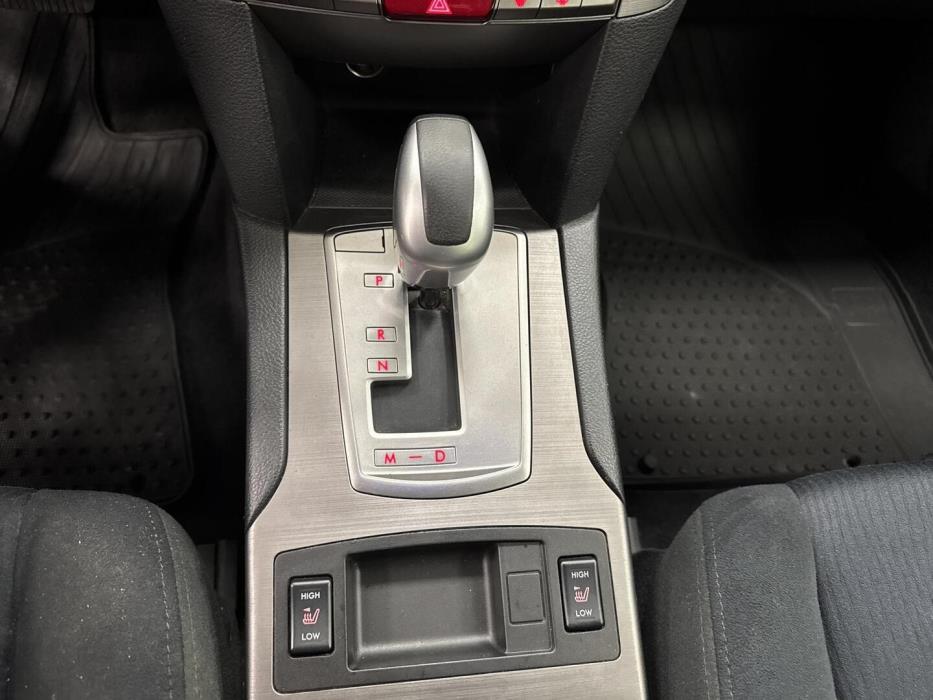 SUBARU Outback 2012