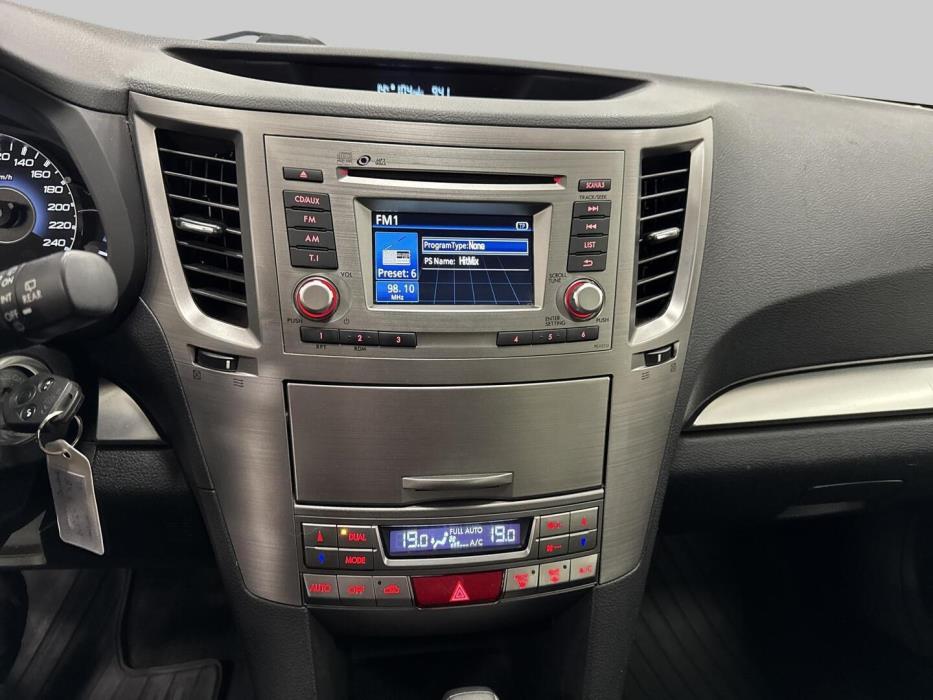SUBARU Outback 2012