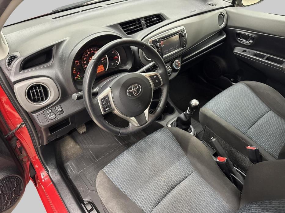 TOYOTA Yaris 2012