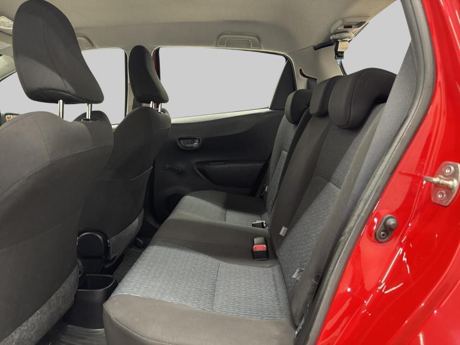 TOYOTA Yaris 2012