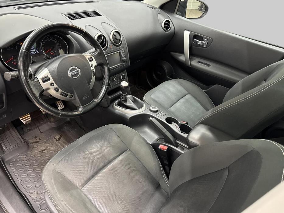 NISSAN Qashqai 2012