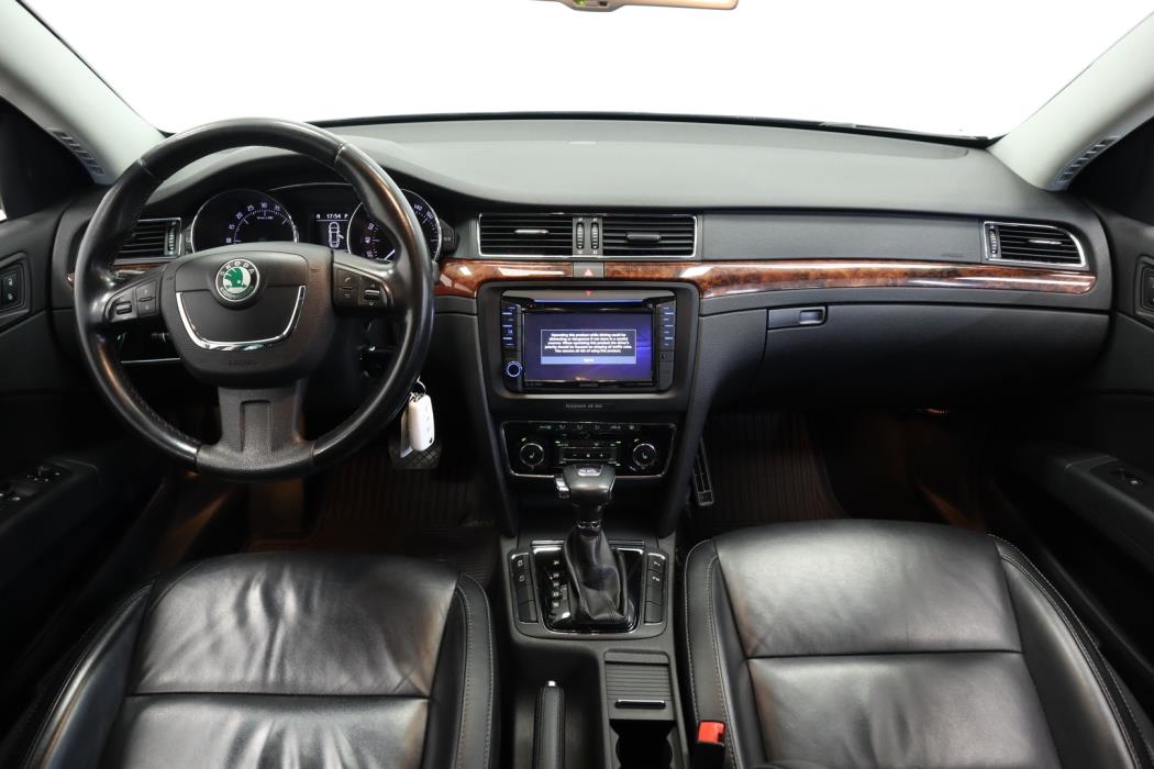 SKODA Superb 2012