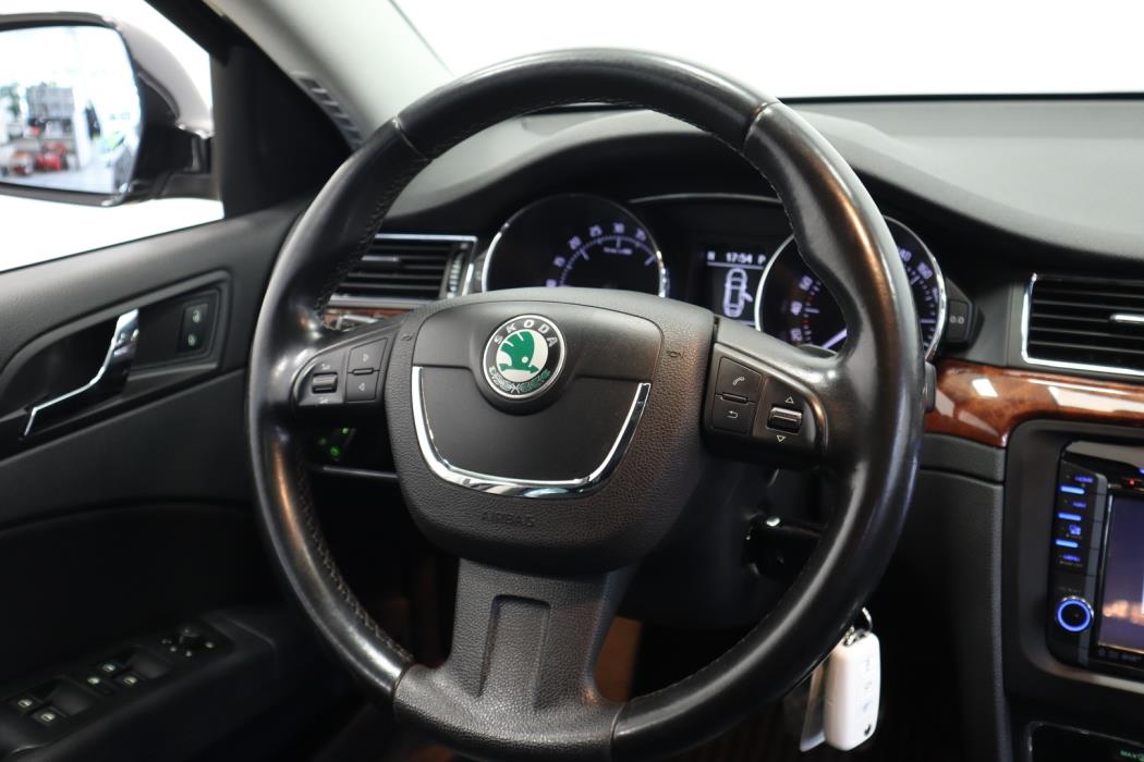 SKODA Superb 2012