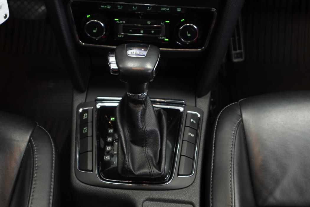 SKODA Superb 2012