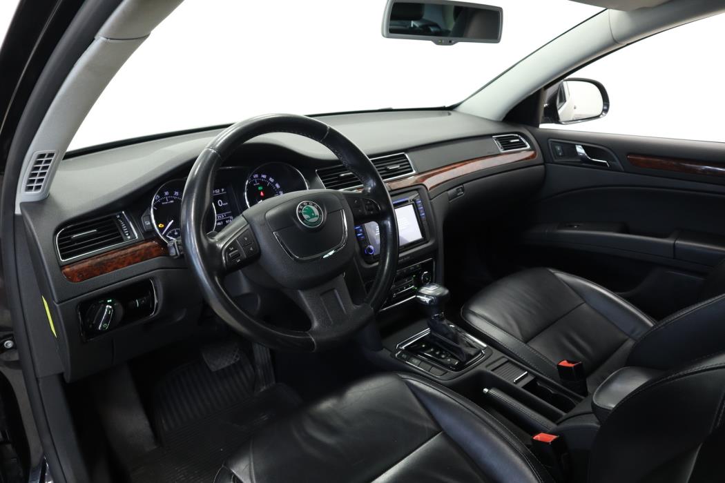 SKODA Superb 2012