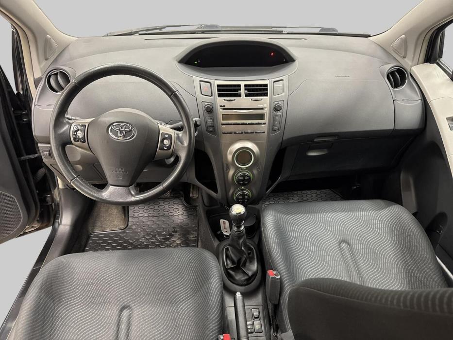TOYOTA Yaris 2009