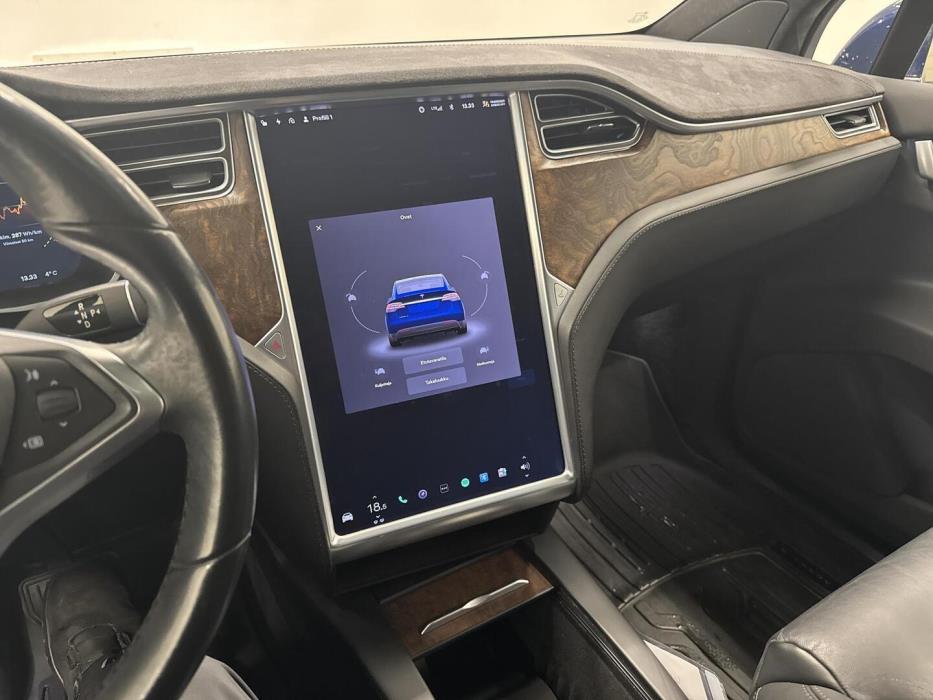TESLA Model X 2017