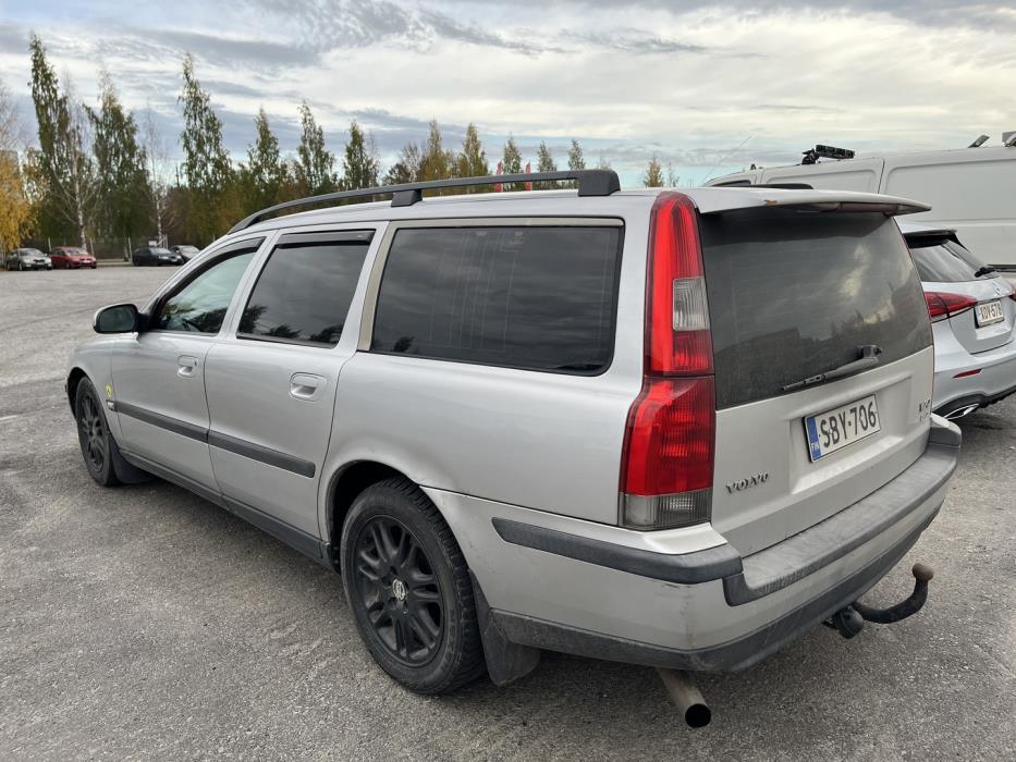 VOLVO V70 2002
