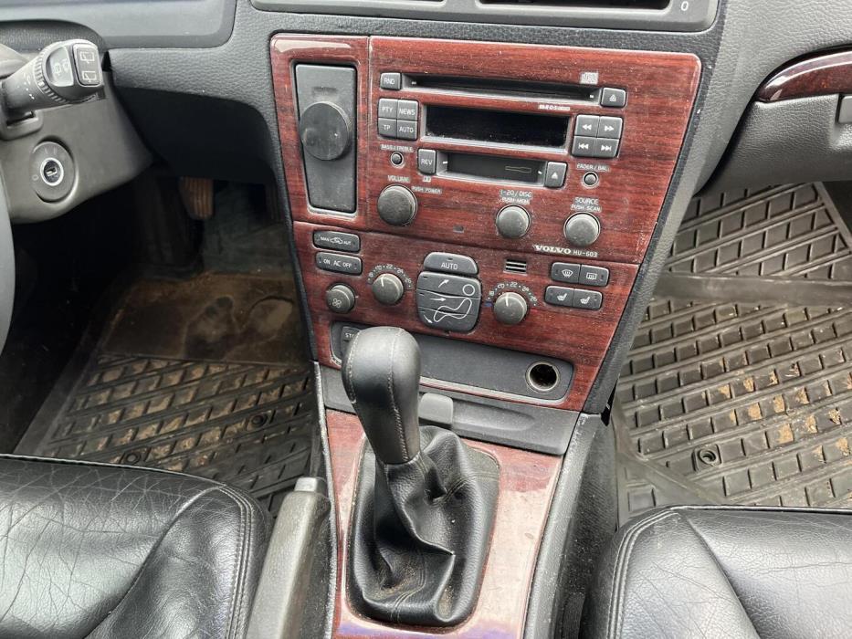 VOLVO V70 2002