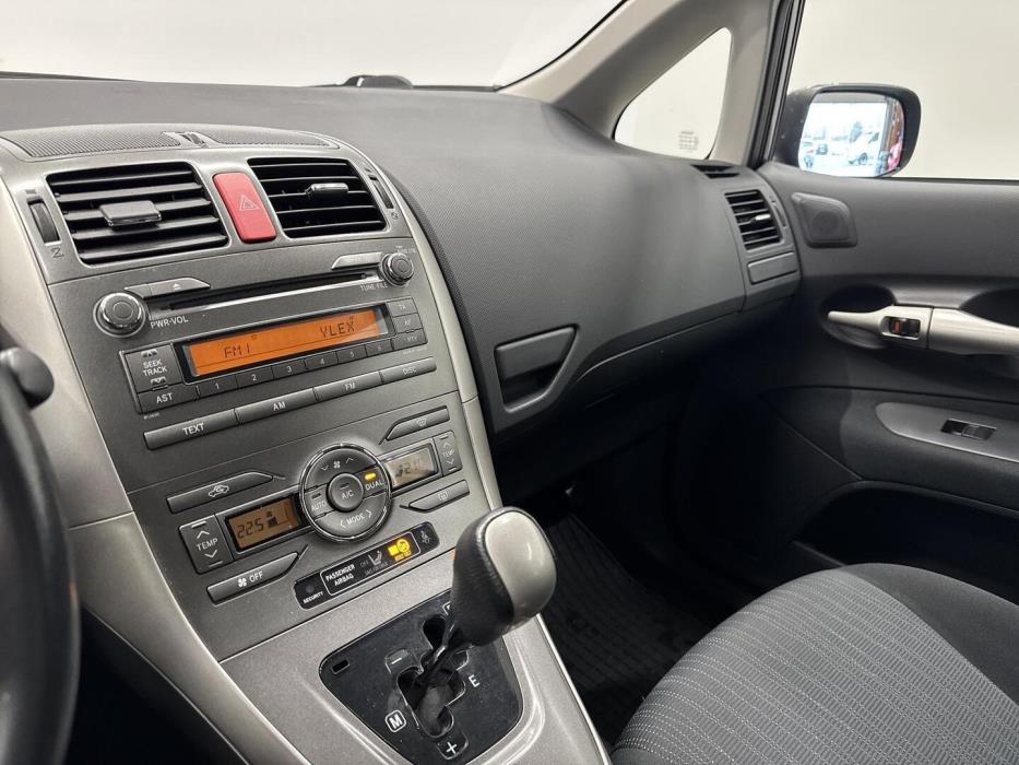 TOYOTA Auris 2009