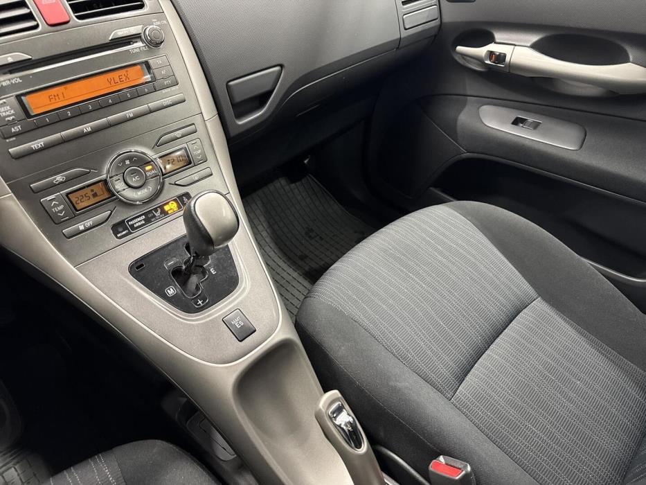 TOYOTA Auris 2009