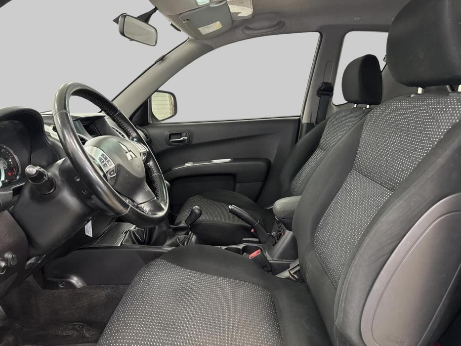 MITSUBISHI L200 2015