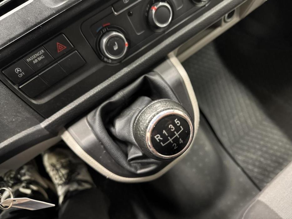 VOLKSWAGEN Transporter 2015