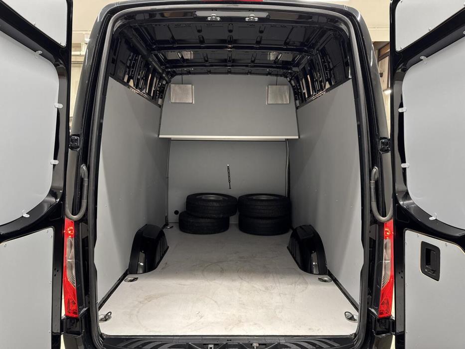 MERCEDES-BENZ Sprinter 2023
