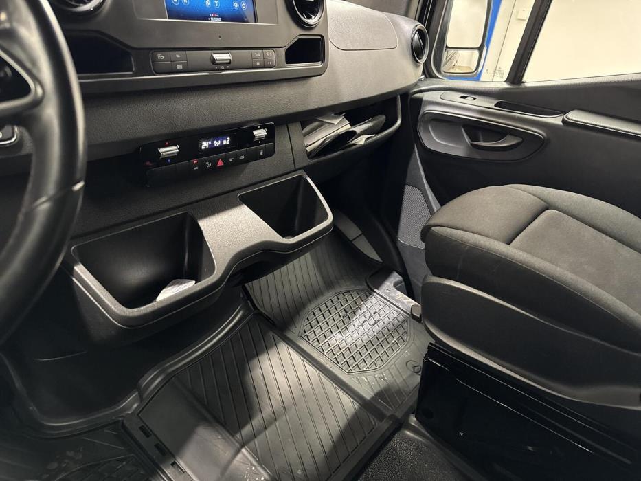 MERCEDES-BENZ Sprinter 2023