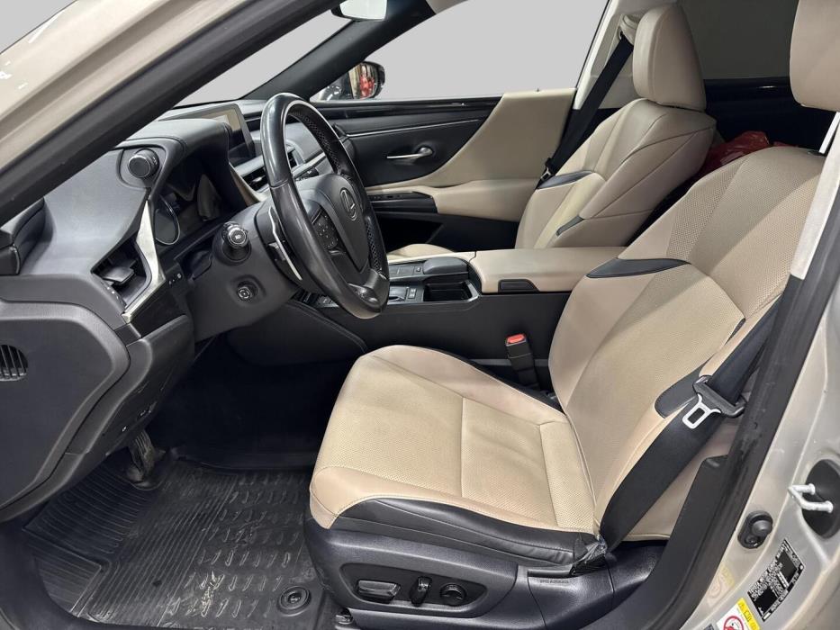 LEXUS ES 2019