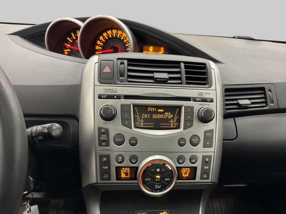 TOYOTA Verso 2011