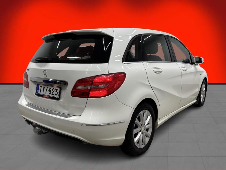 MERCEDES-BENZ B 2012