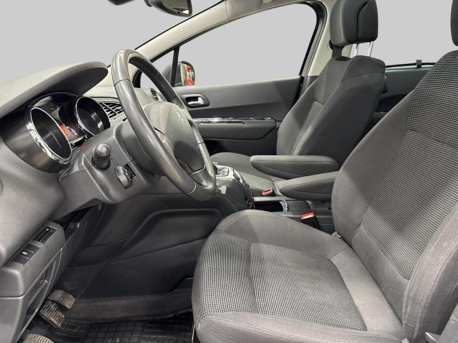 PEUGEOT 5008 2015