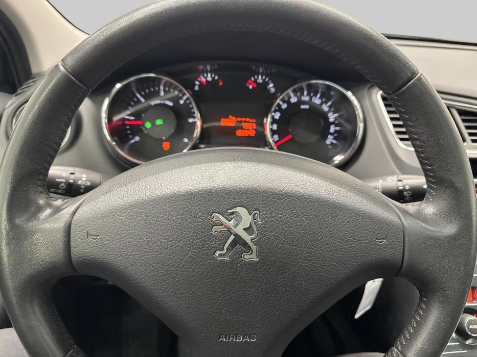 PEUGEOT 5008 2015