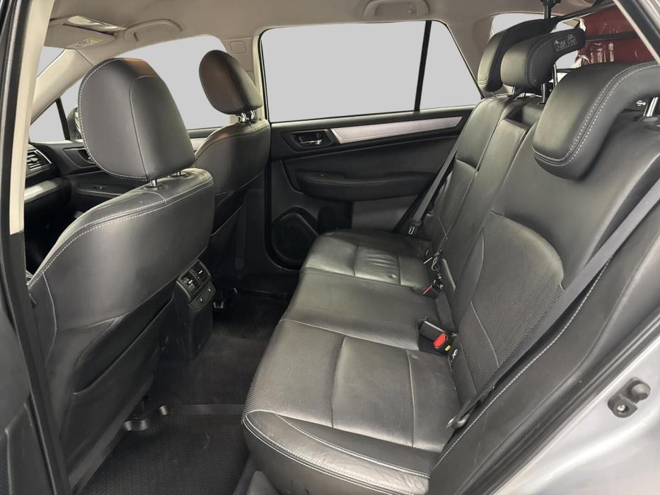SUBARU Outback 2016