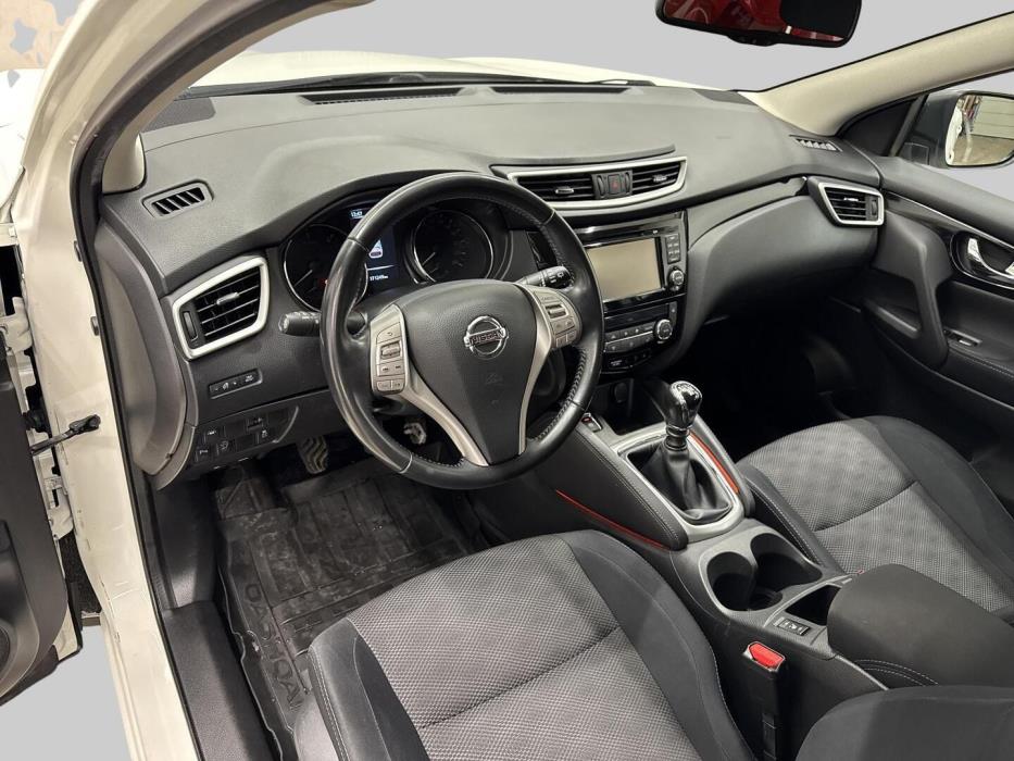 NISSAN Qashqai 2015