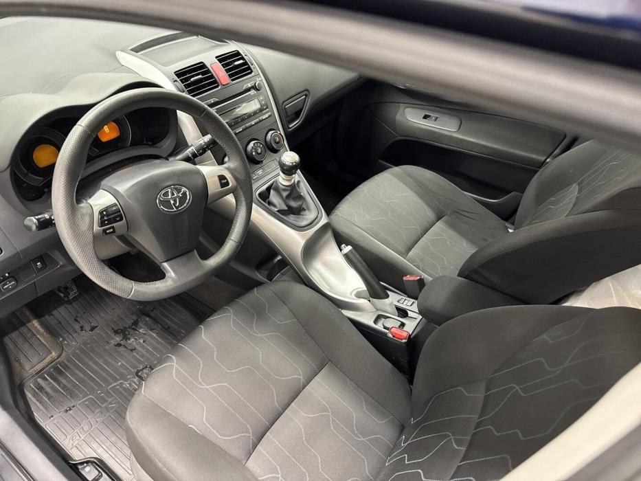 TOYOTA Auris 2010