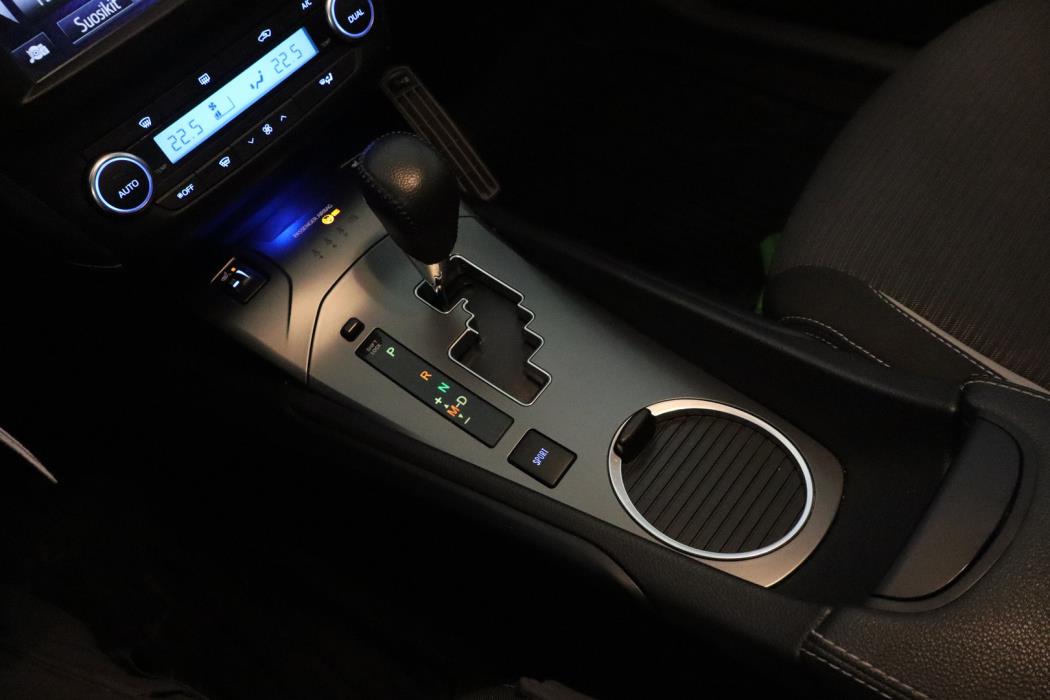 TOYOTA Avensis 2016