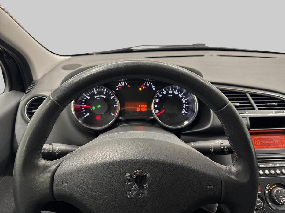 PEUGEOT 3008 2011