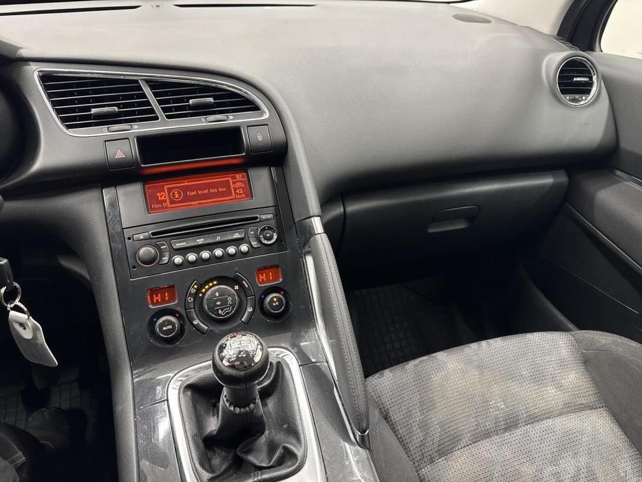 PEUGEOT 3008 2011