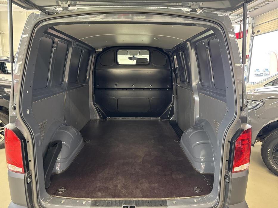 VOLKSWAGEN TRANSPORTER 2023