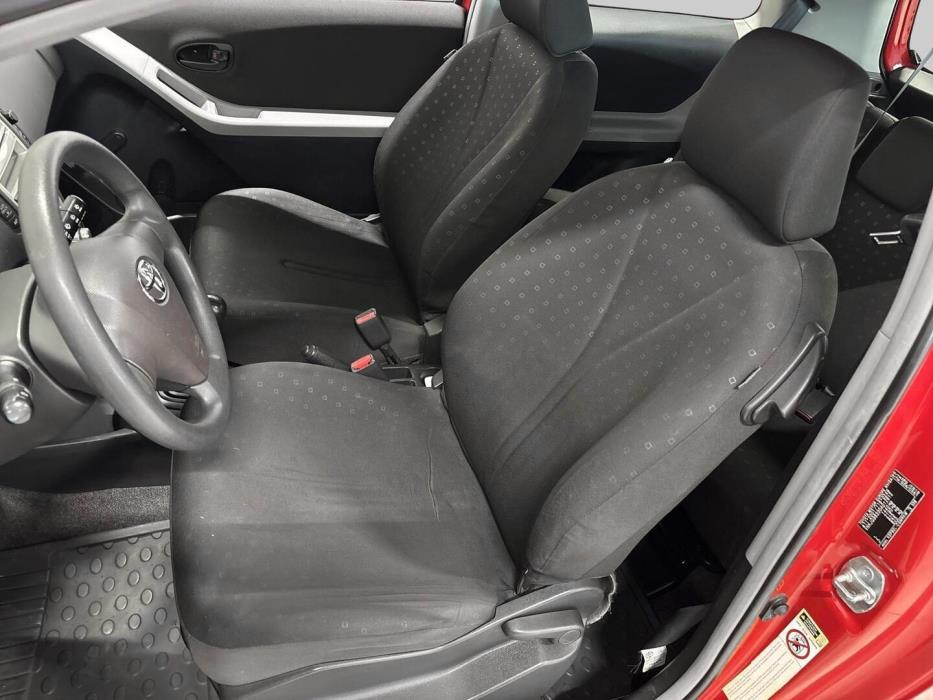 TOYOTA Yaris 2006