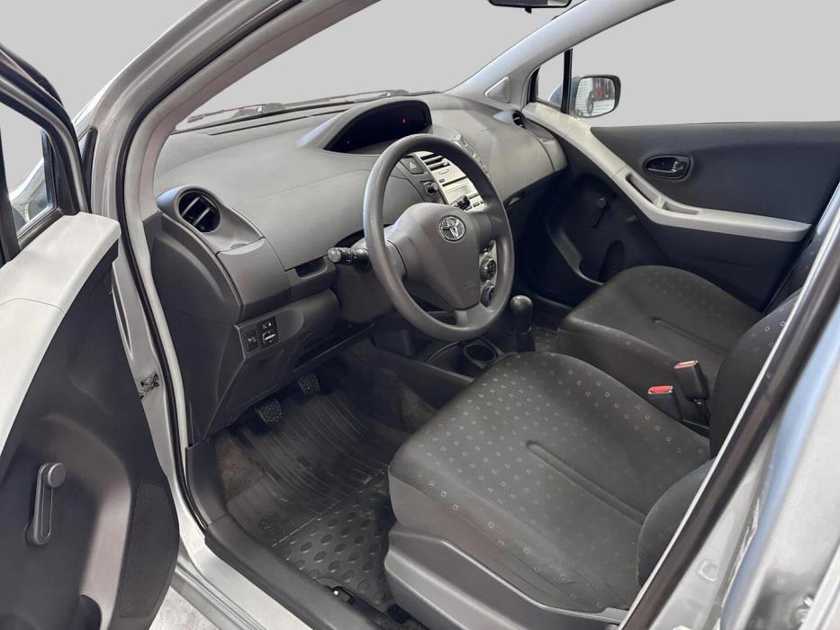 TOYOTA Yaris 2006