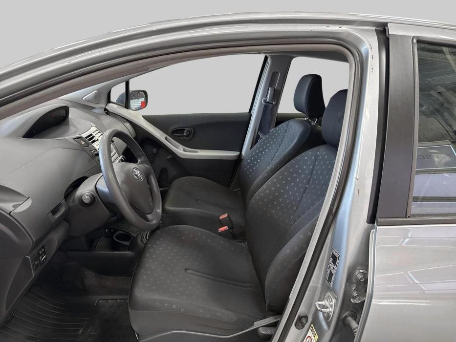 TOYOTA Yaris 2006