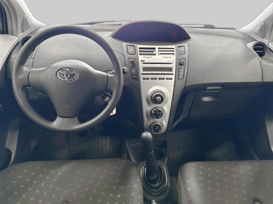 TOYOTA Yaris 2006