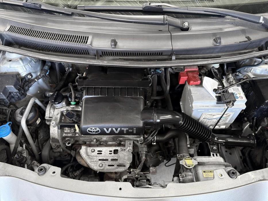 TOYOTA Yaris 2006