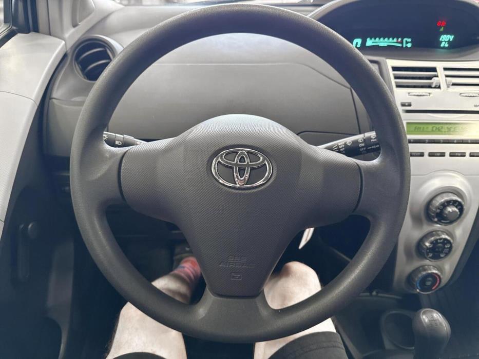 TOYOTA Yaris 2006