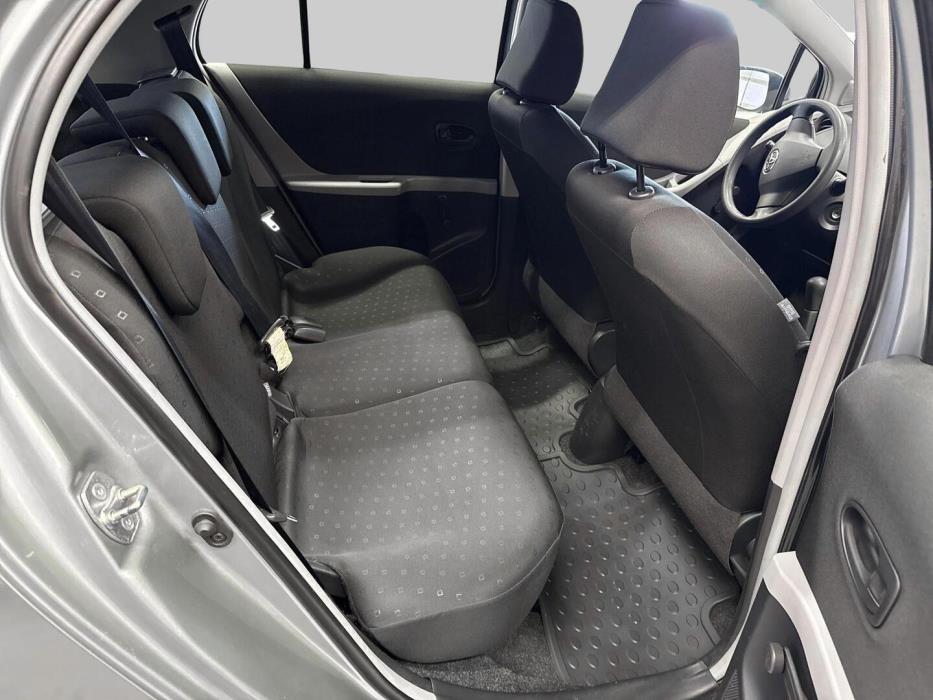 TOYOTA Yaris 2006