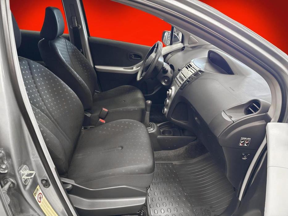 TOYOTA Yaris 2006