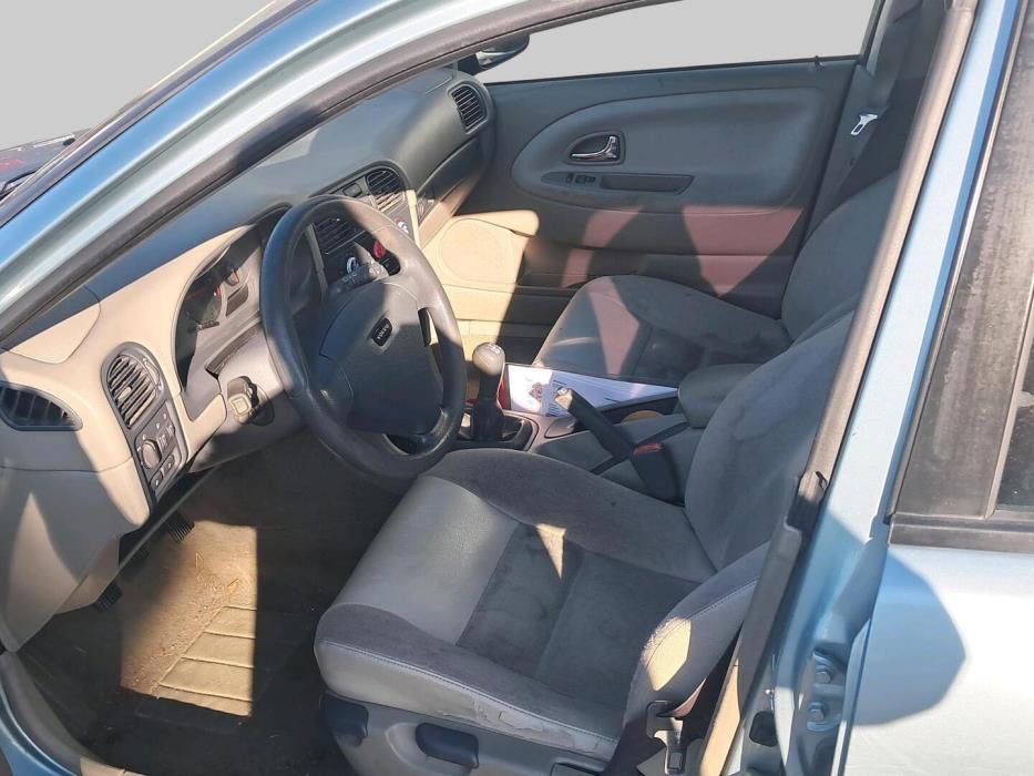 VOLVO V40 2003