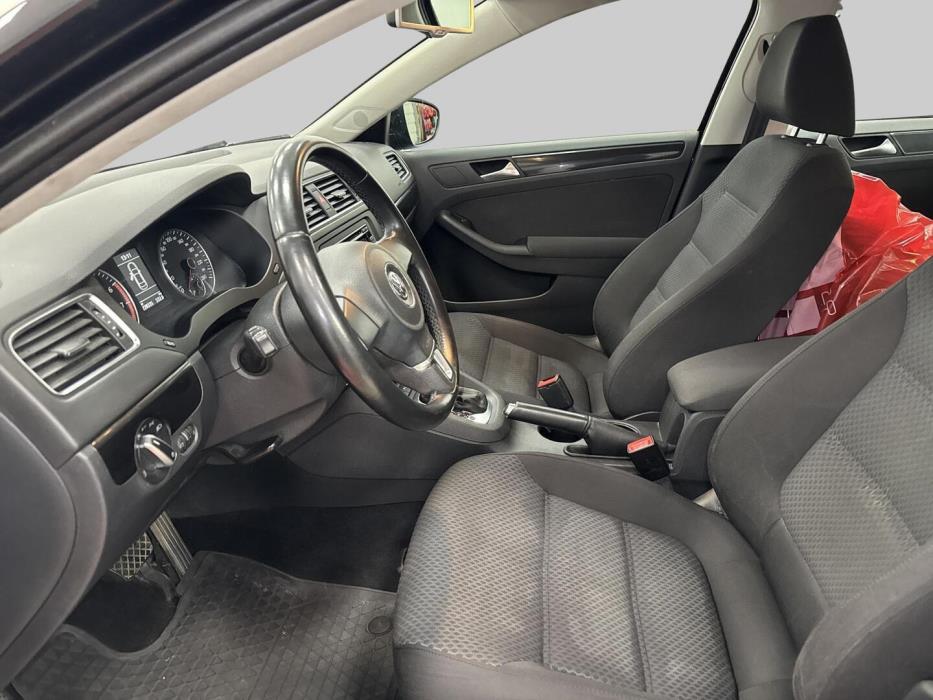 VOLKSWAGEN Jetta 2013