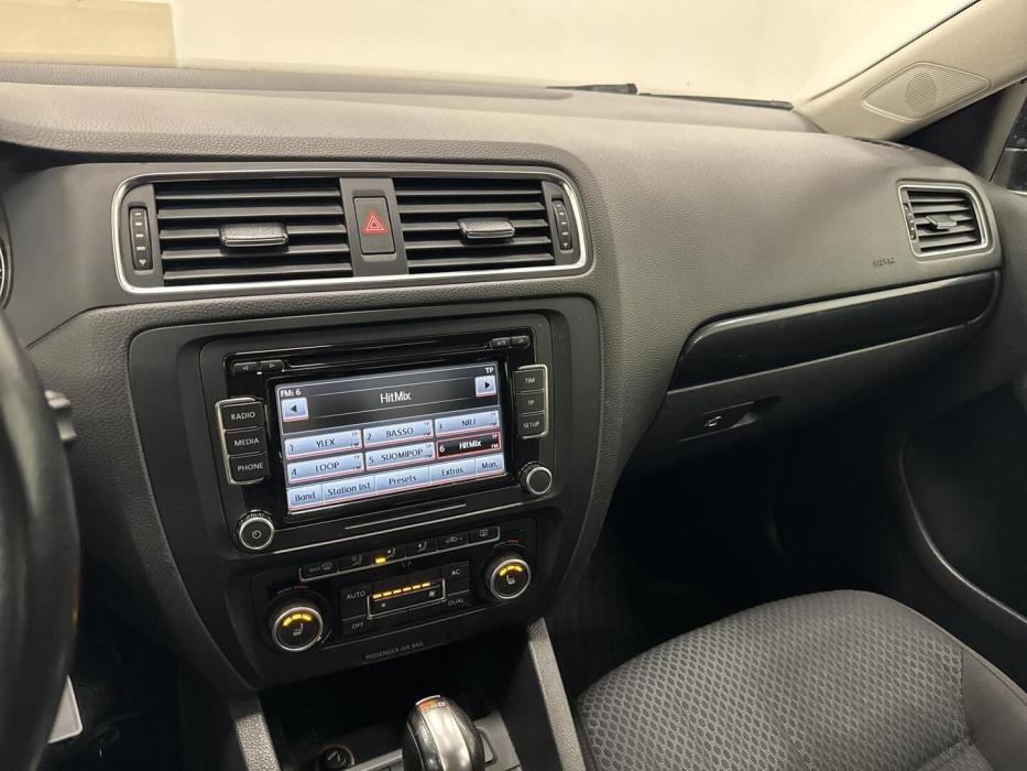 VOLKSWAGEN Jetta 2013
