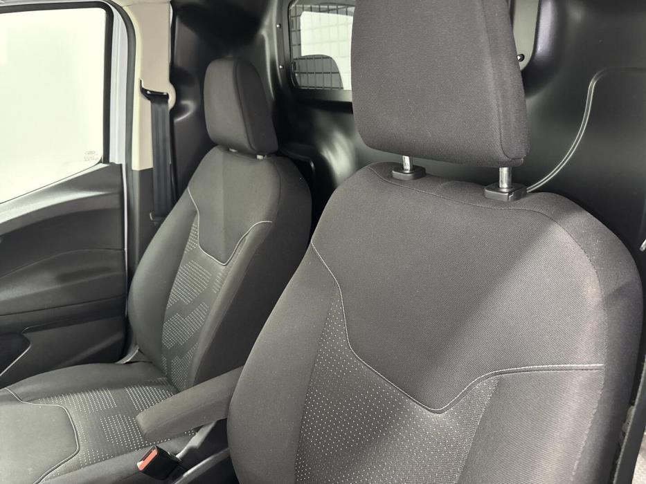 FORD TRANSIT COURIER 2023